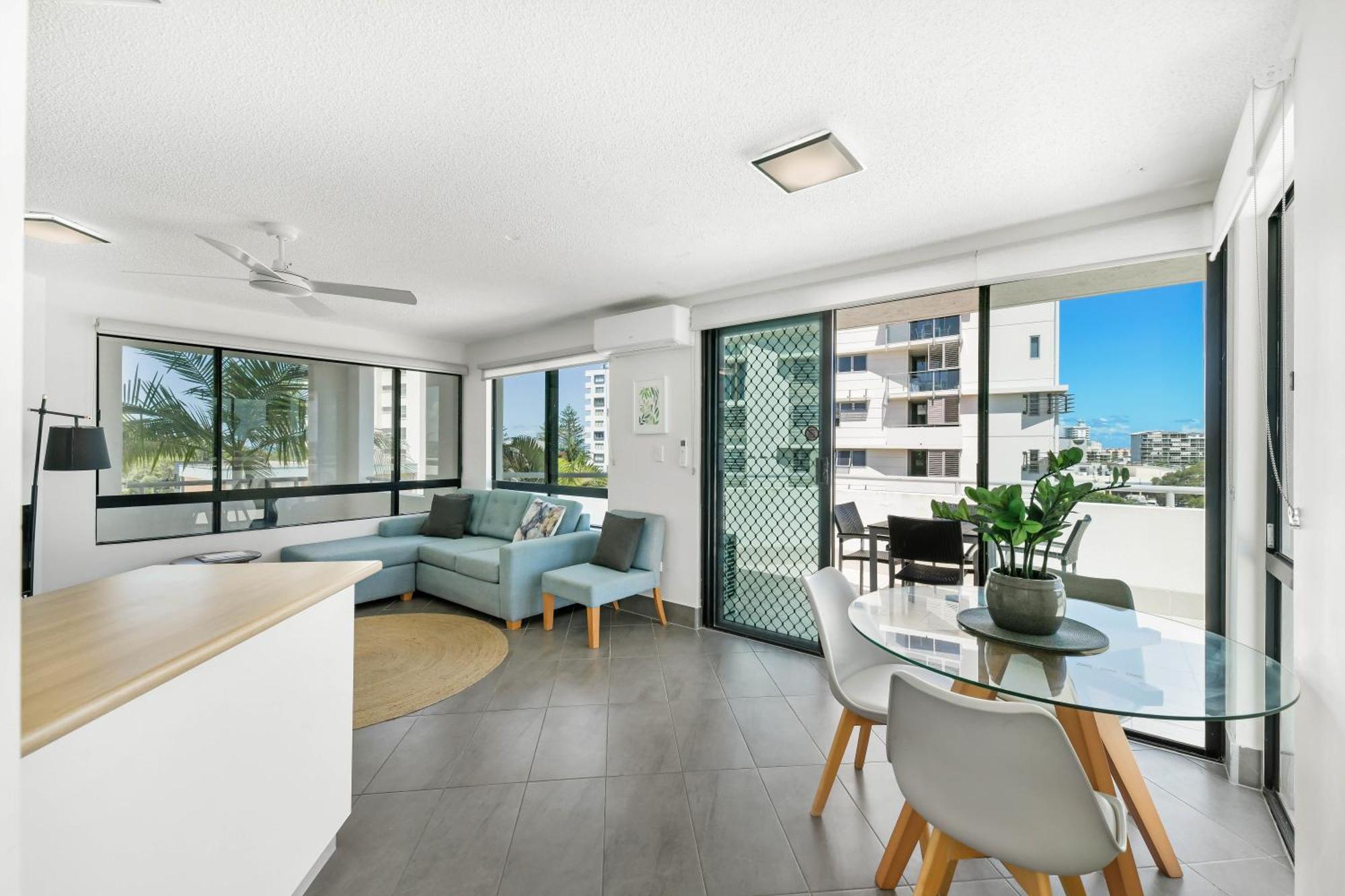 1br With Private Balcony At Club Apartment *