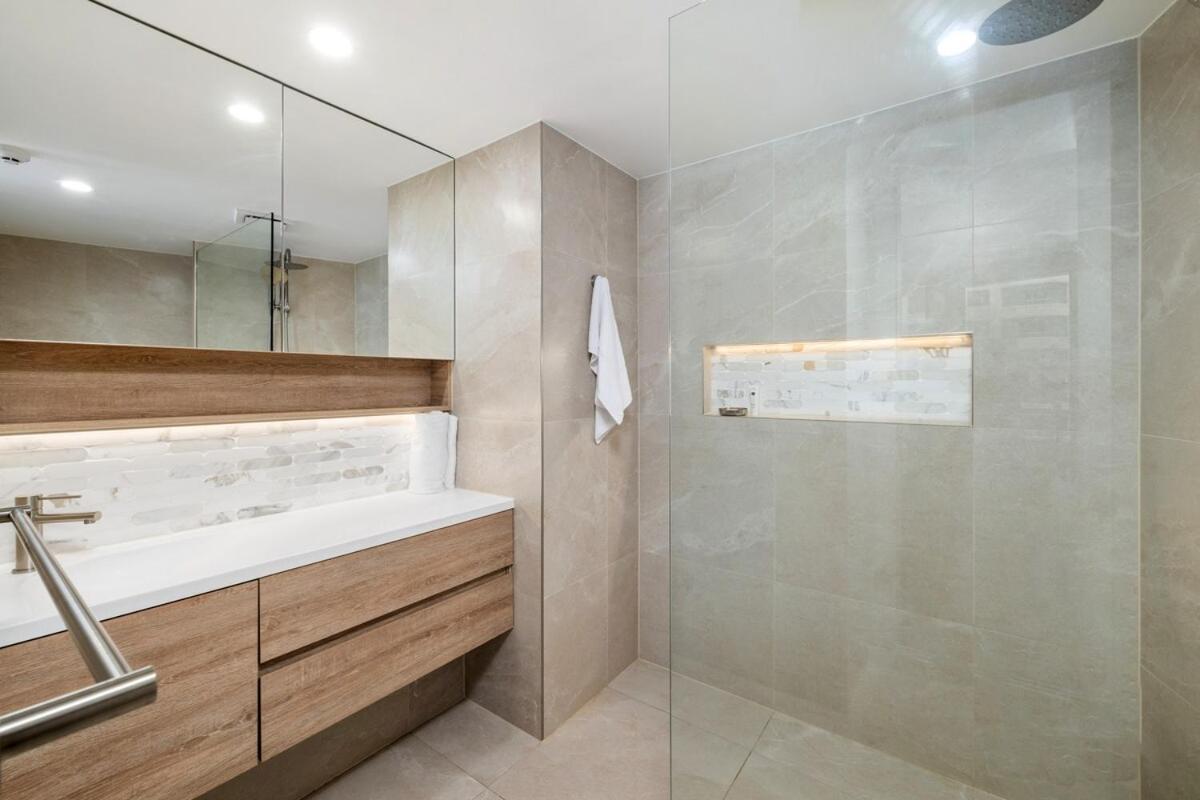 Superior One-bedroom Penthouse & Rooftop Sandcastles *